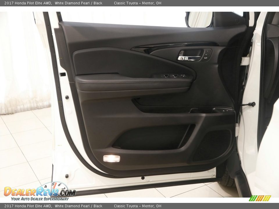 2017 Honda Pilot Elite AWD White Diamond Pearl / Black Photo #4
