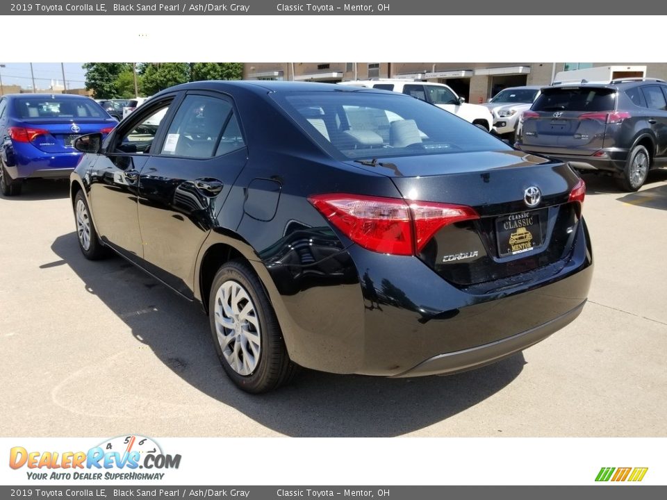 2019 Toyota Corolla LE Black Sand Pearl / Ash/Dark Gray Photo #2
