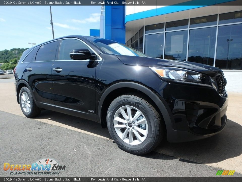 Front 3/4 View of 2019 Kia Sorento LX AWD Photo #9