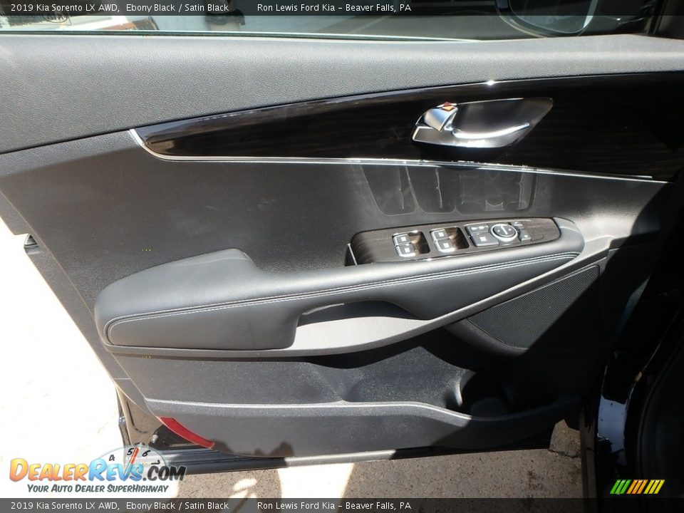 Door Panel of 2019 Kia Sorento LX AWD Photo #14