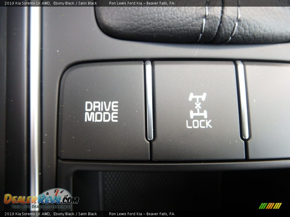 Controls of 2019 Kia Sorento LX AWD Photo #18