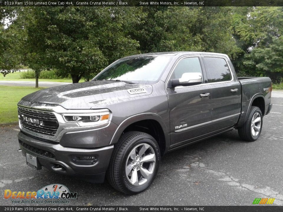 Front 3/4 View of 2019 Ram 1500 Limited Crew Cab 4x4 Photo #2
