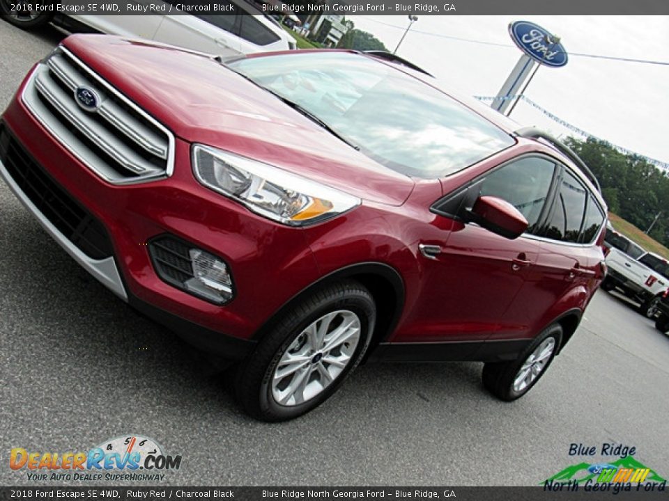 2018 Ford Escape SE 4WD Ruby Red / Charcoal Black Photo #28