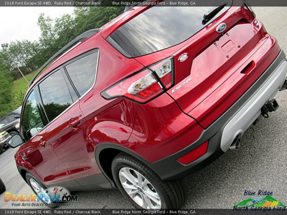 2018 Ford Escape SE 4WD Ruby Red / Charcoal Black Photo #31