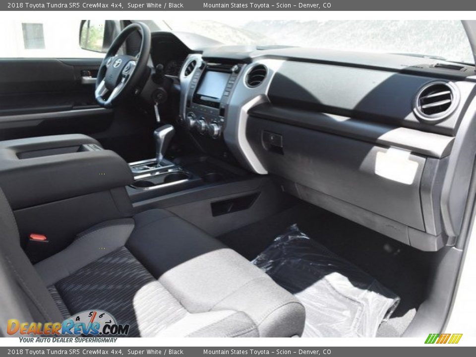 2018 Toyota Tundra SR5 CrewMax 4x4 Super White / Black Photo #11