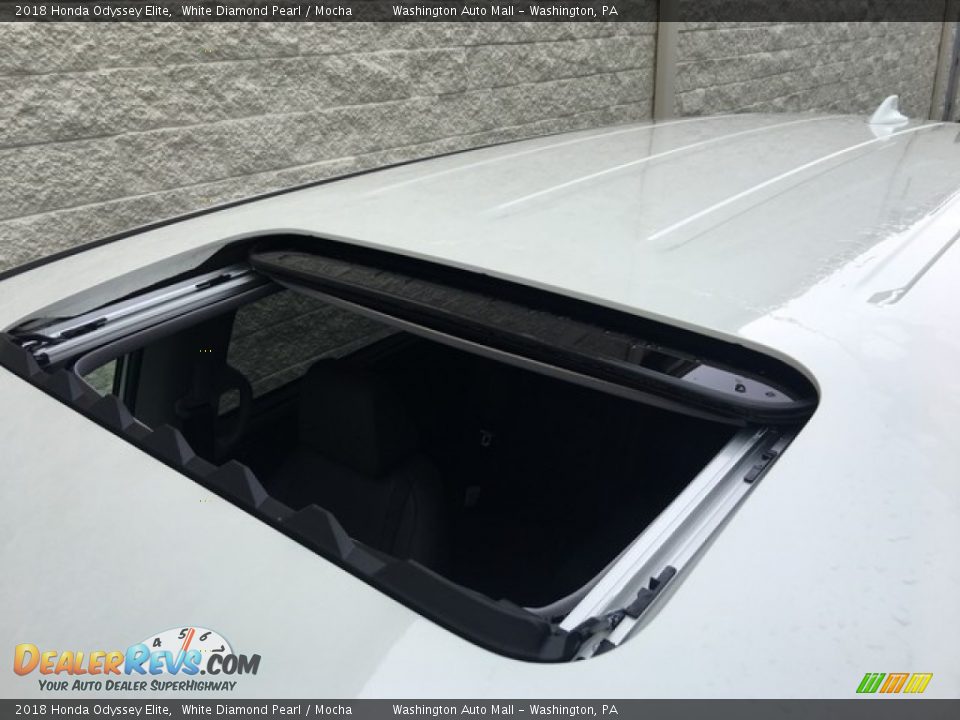 2018 Honda Odyssey Elite White Diamond Pearl / Mocha Photo #9