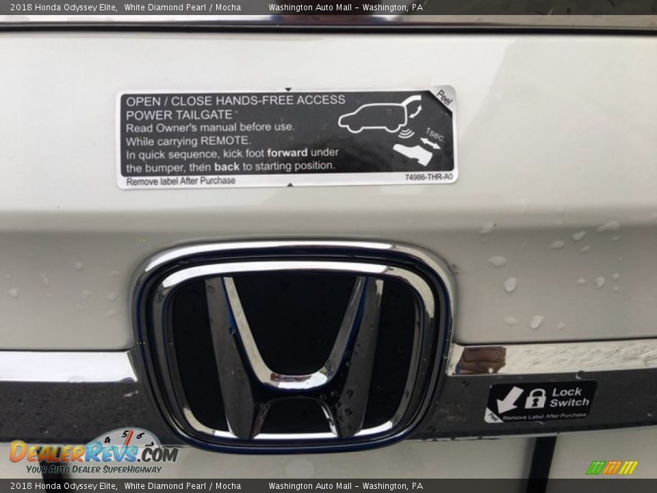 2018 Honda Odyssey Elite White Diamond Pearl / Mocha Photo #32