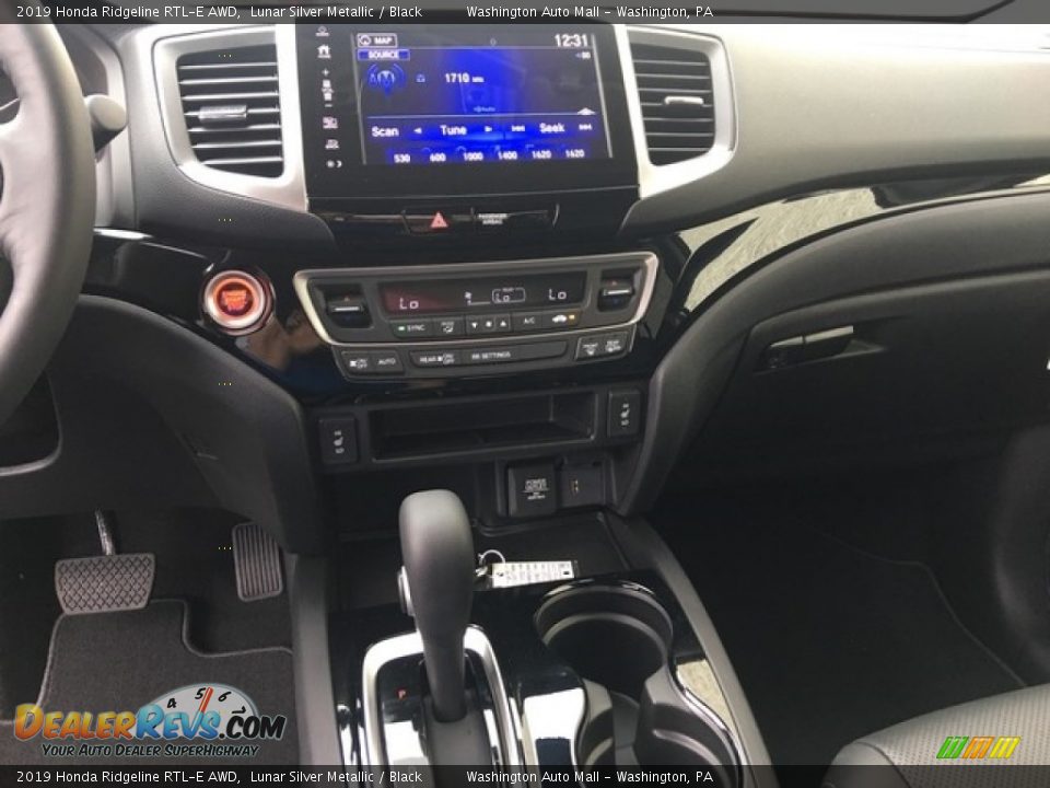 Controls of 2019 Honda Ridgeline RTL-E AWD Photo #19