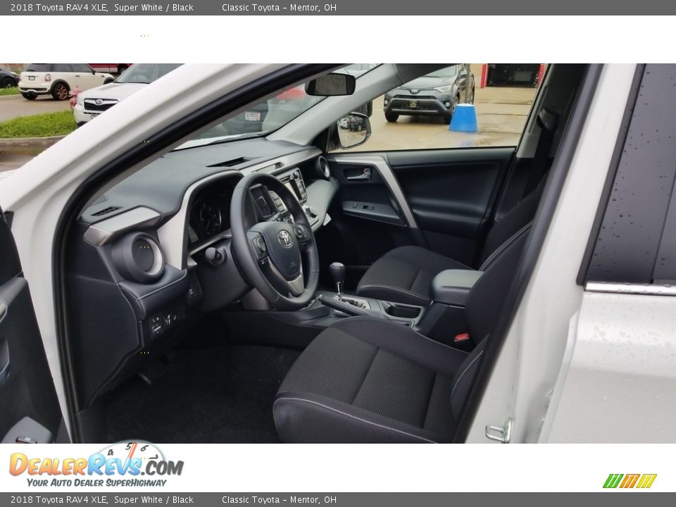 2018 Toyota RAV4 XLE Super White / Black Photo #3