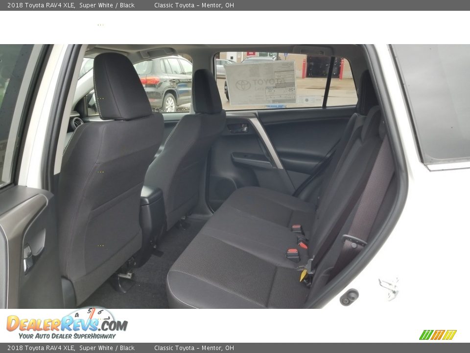 2018 Toyota RAV4 XLE Super White / Black Photo #4