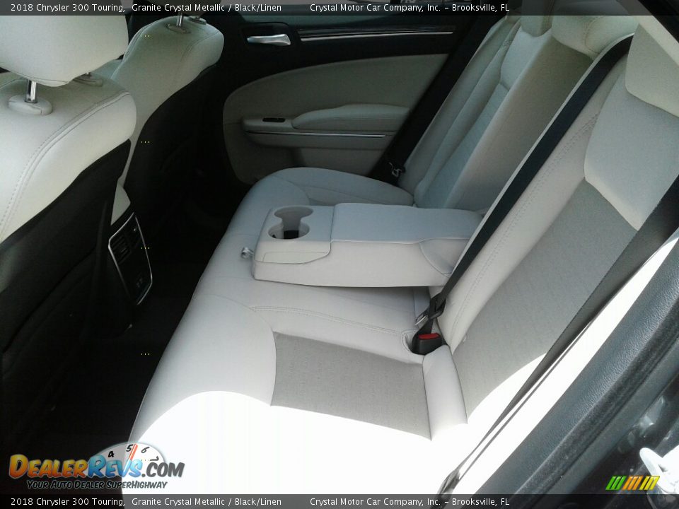 2018 Chrysler 300 Touring Granite Crystal Metallic / Black/Linen Photo #10