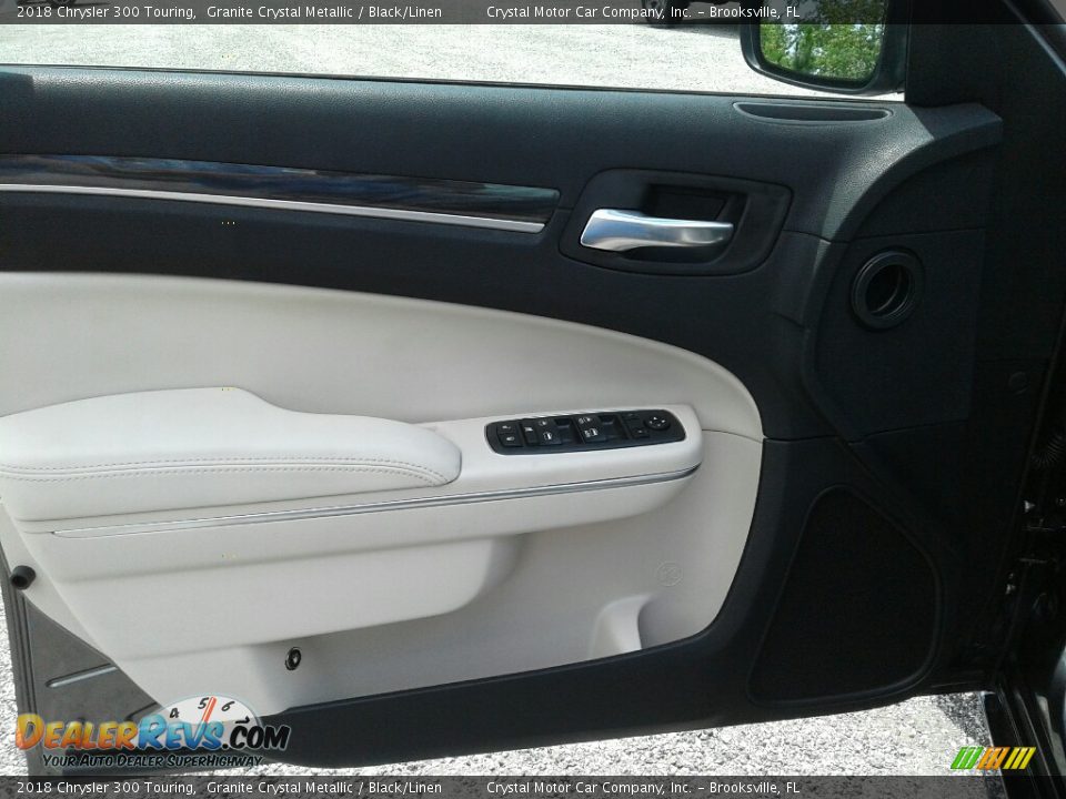 2018 Chrysler 300 Touring Granite Crystal Metallic / Black/Linen Photo #17