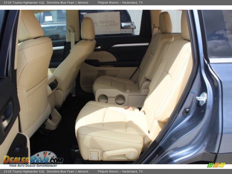 2018 Toyota Highlander XLE Shoreline Blue Pearl / Almond Photo #25