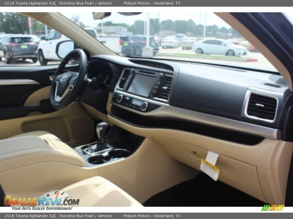 2018 Toyota Highlander XLE Shoreline Blue Pearl / Almond Photo #34