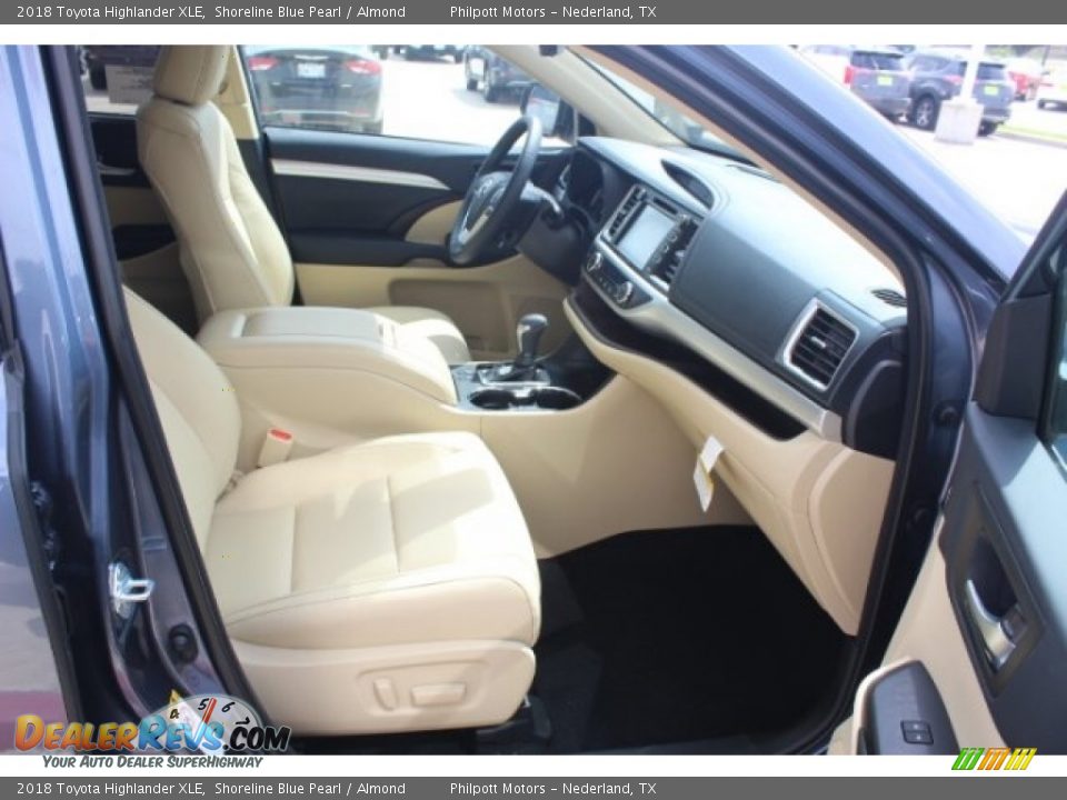 2018 Toyota Highlander XLE Shoreline Blue Pearl / Almond Photo #35