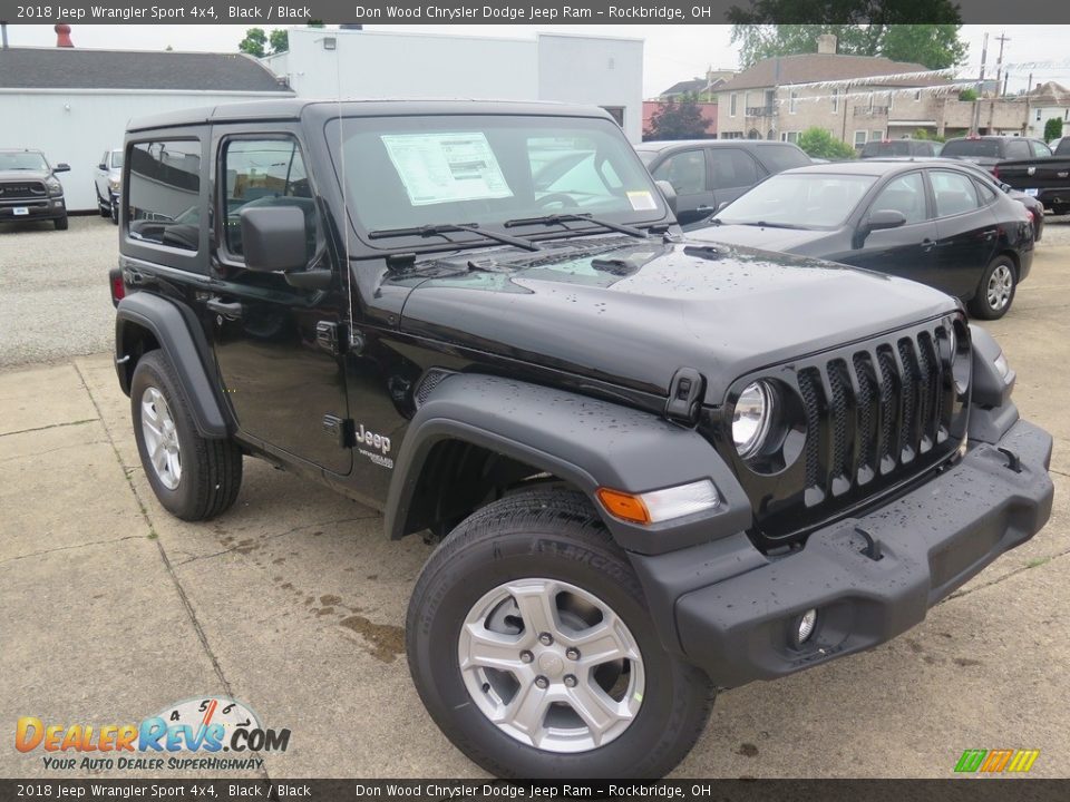 Front 3/4 View of 2018 Jeep Wrangler Sport 4x4 Photo #5