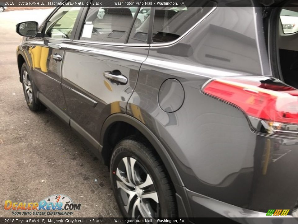 2018 Toyota RAV4 LE Magnetic Gray Metallic / Black Photo #4