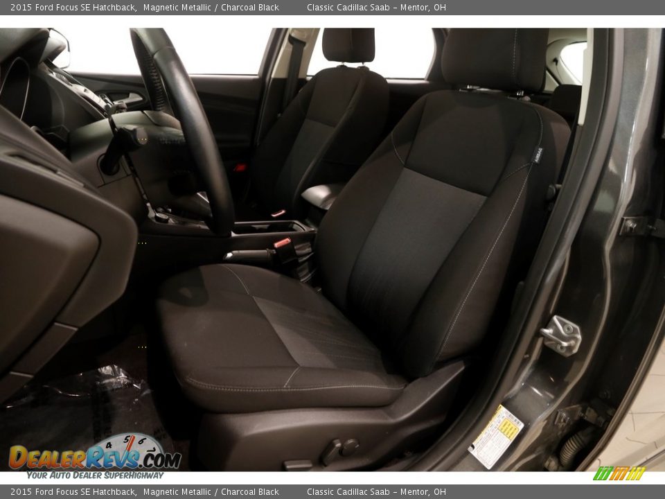 2015 Ford Focus SE Hatchback Magnetic Metallic / Charcoal Black Photo #5