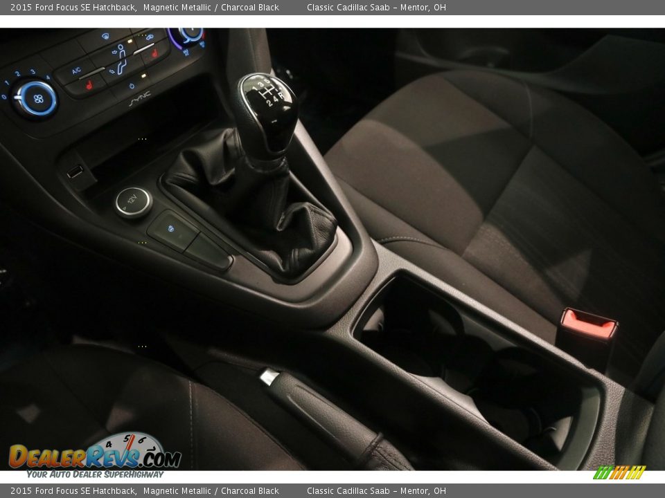 2015 Ford Focus SE Hatchback Magnetic Metallic / Charcoal Black Photo #12