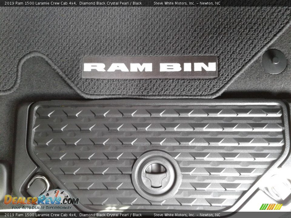 2019 Ram 1500 Laramie Crew Cab 4x4 Diamond Black Crystal Pearl / Black Photo #11