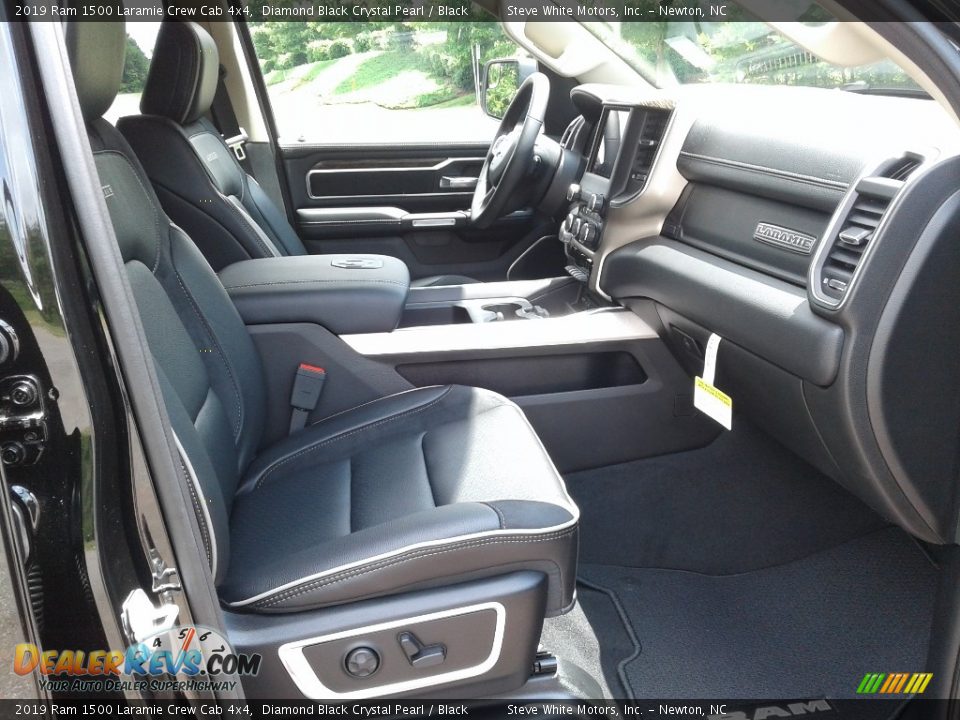 2019 Ram 1500 Laramie Crew Cab 4x4 Diamond Black Crystal Pearl / Black Photo #16