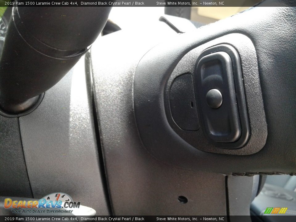 2019 Ram 1500 Laramie Crew Cab 4x4 Diamond Black Crystal Pearl / Black Photo #18