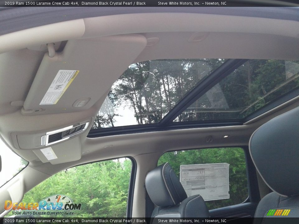 2019 Ram 1500 Laramie Crew Cab 4x4 Diamond Black Crystal Pearl / Black Photo #32