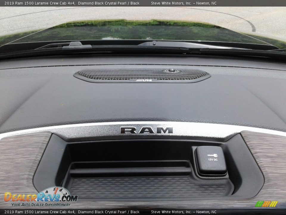 2019 Ram 1500 Laramie Crew Cab 4x4 Diamond Black Crystal Pearl / Black Photo #33