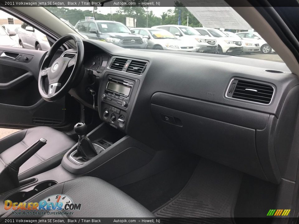 2011 Volkswagen Jetta SE Sedan Black / Titan Black Photo #15