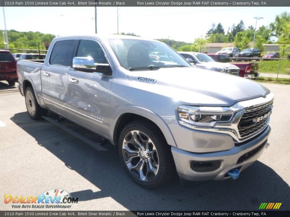Front 3/4 View of 2019 Ram 1500 Limited Crew Cab 4x4 Photo #9