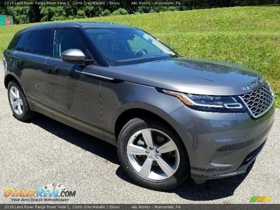 Front 3/4 View of 2018 Land Rover Range Rover Velar S Photo #1