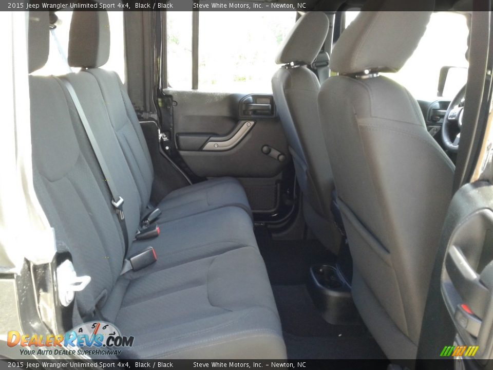 2015 Jeep Wrangler Unlimited Sport 4x4 Black / Black Photo #13