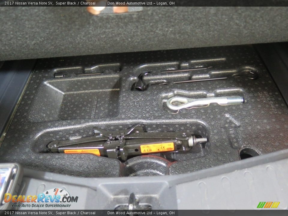 2017 Nissan Versa Note SV Super Black / Charcoal Photo #30