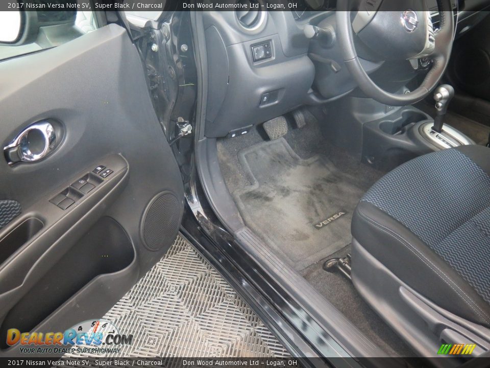 2017 Nissan Versa Note SV Super Black / Charcoal Photo #32