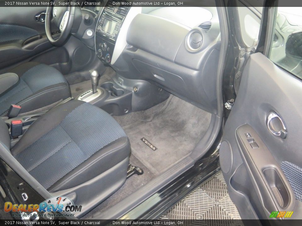 2017 Nissan Versa Note SV Super Black / Charcoal Photo #35