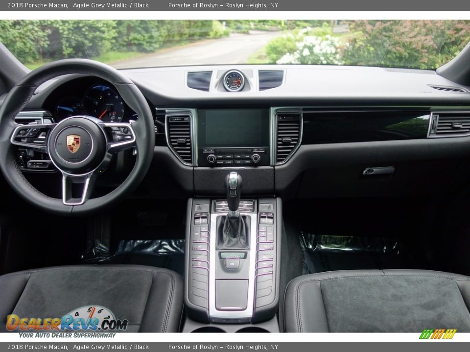 Dashboard of 2018 Porsche Macan  Photo #14