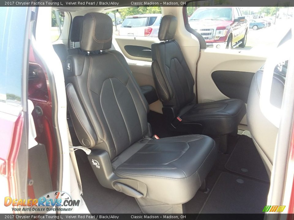 2017 Chrysler Pacifica Touring L Velvet Red Pearl / Black/Alloy Photo #7