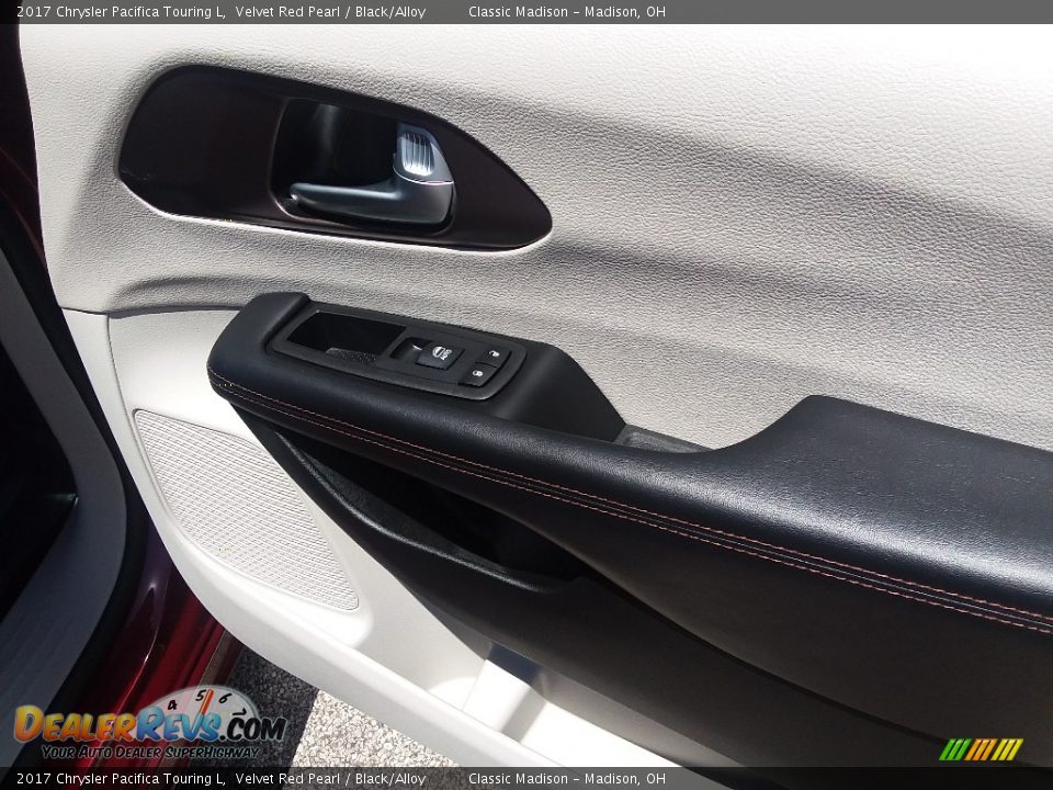2017 Chrysler Pacifica Touring L Velvet Red Pearl / Black/Alloy Photo #10