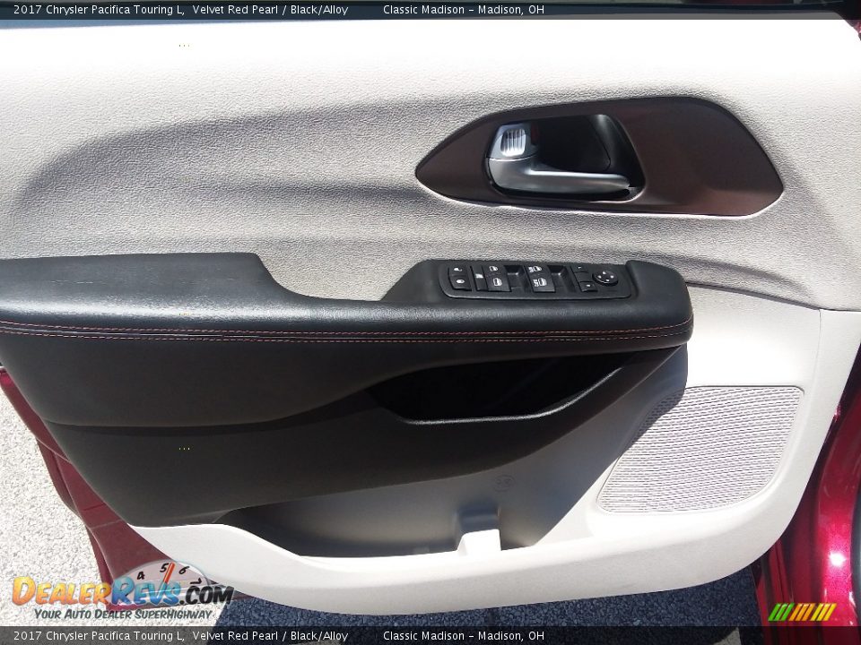 2017 Chrysler Pacifica Touring L Velvet Red Pearl / Black/Alloy Photo #12