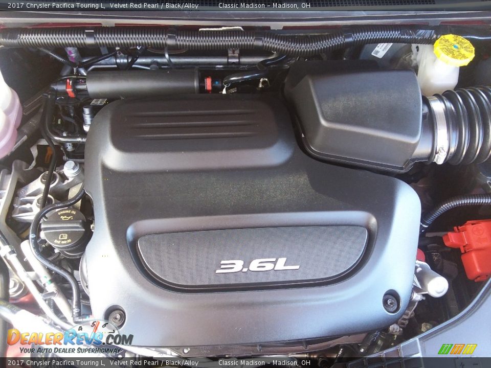 2017 Chrysler Pacifica Touring L Velvet Red Pearl / Black/Alloy Photo #18