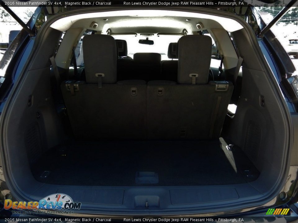 2016 Nissan Pathfinder SV 4x4 Magnetic Black / Charcoal Photo #5