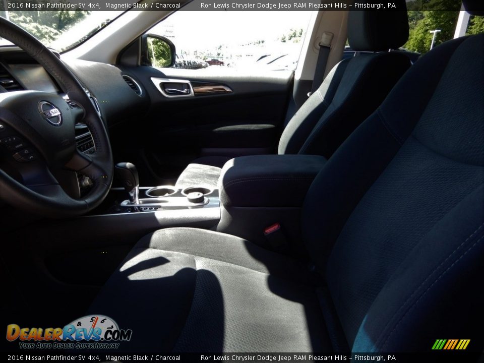 2016 Nissan Pathfinder SV 4x4 Magnetic Black / Charcoal Photo #12