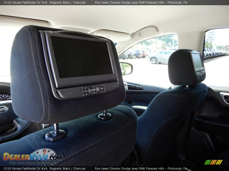 2016 Nissan Pathfinder SV 4x4 Magnetic Black / Charcoal Photo #15