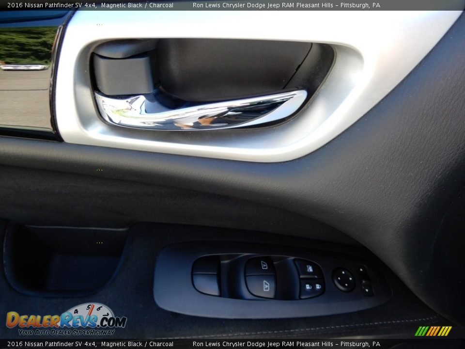 2016 Nissan Pathfinder SV 4x4 Magnetic Black / Charcoal Photo #16