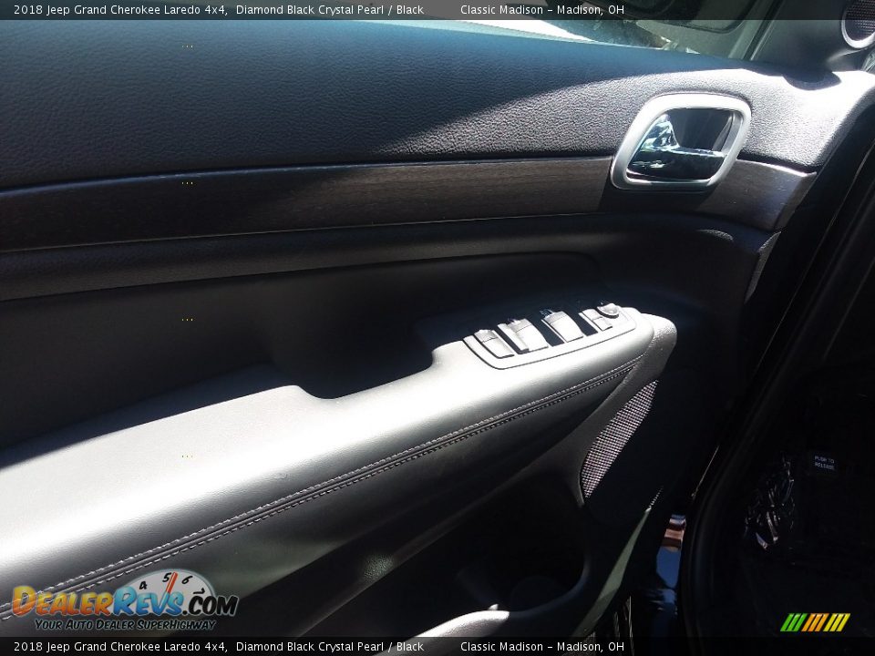 2018 Jeep Grand Cherokee Laredo 4x4 Diamond Black Crystal Pearl / Black Photo #4