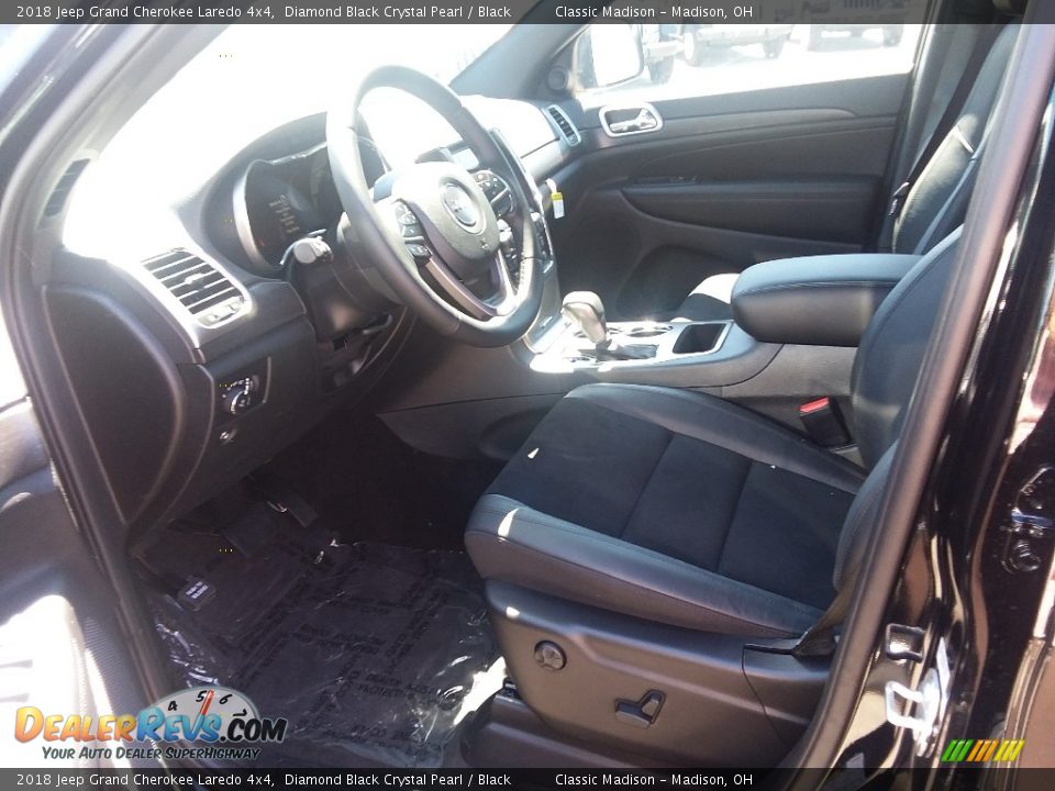 2018 Jeep Grand Cherokee Laredo 4x4 Diamond Black Crystal Pearl / Black Photo #5