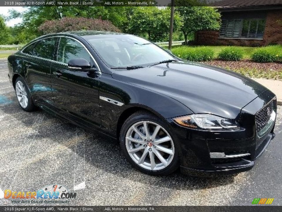 Front 3/4 View of 2018 Jaguar XJ R-Sport AWD Photo #1