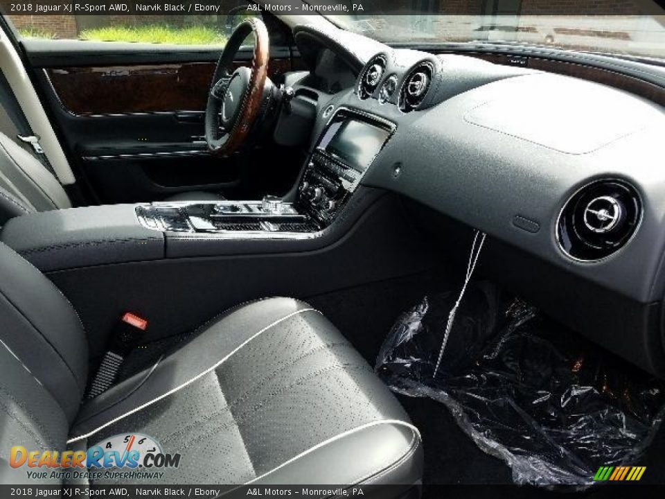 Dashboard of 2018 Jaguar XJ R-Sport AWD Photo #3