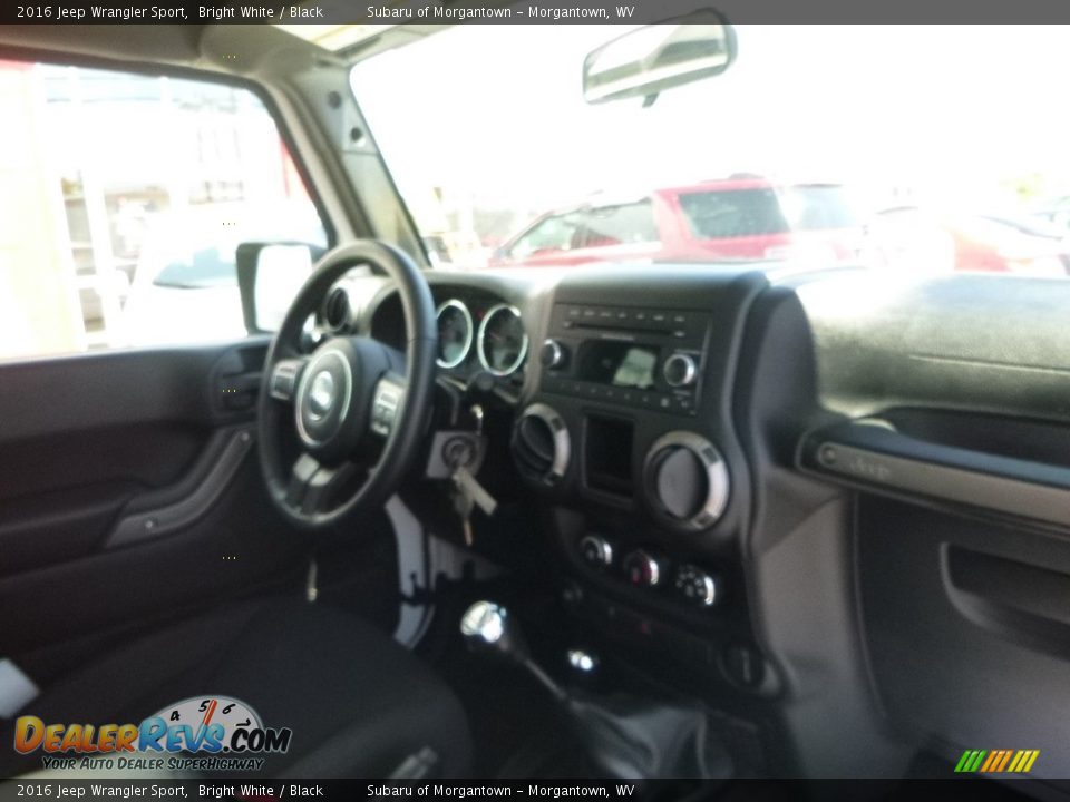 2016 Jeep Wrangler Sport Bright White / Black Photo #12