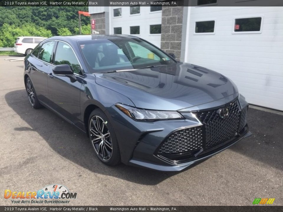 Front 3/4 View of 2019 Toyota Avalon XSE Photo #1